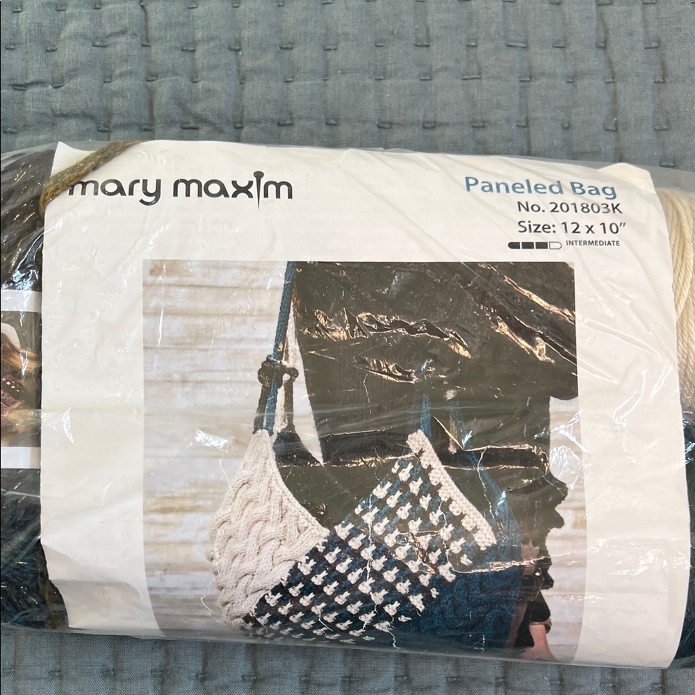 New Black and White Paneled Bag Knitting Kit